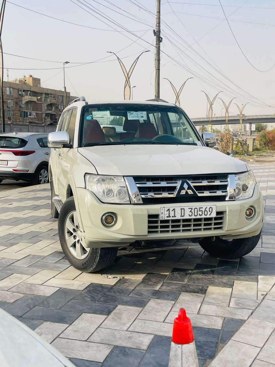 للبيع باجيرو حبتور فول مواصفات رقم بغداد نكليزي بسمي كير محرك مكفولات تخم تاير تبريد ثلج سياره جاهزه من كلشي بدون حادث 3 قطع صبغ فقط بدون دواخل السعر 95 وبيه مجال مكاني بغداد رقم ***********
