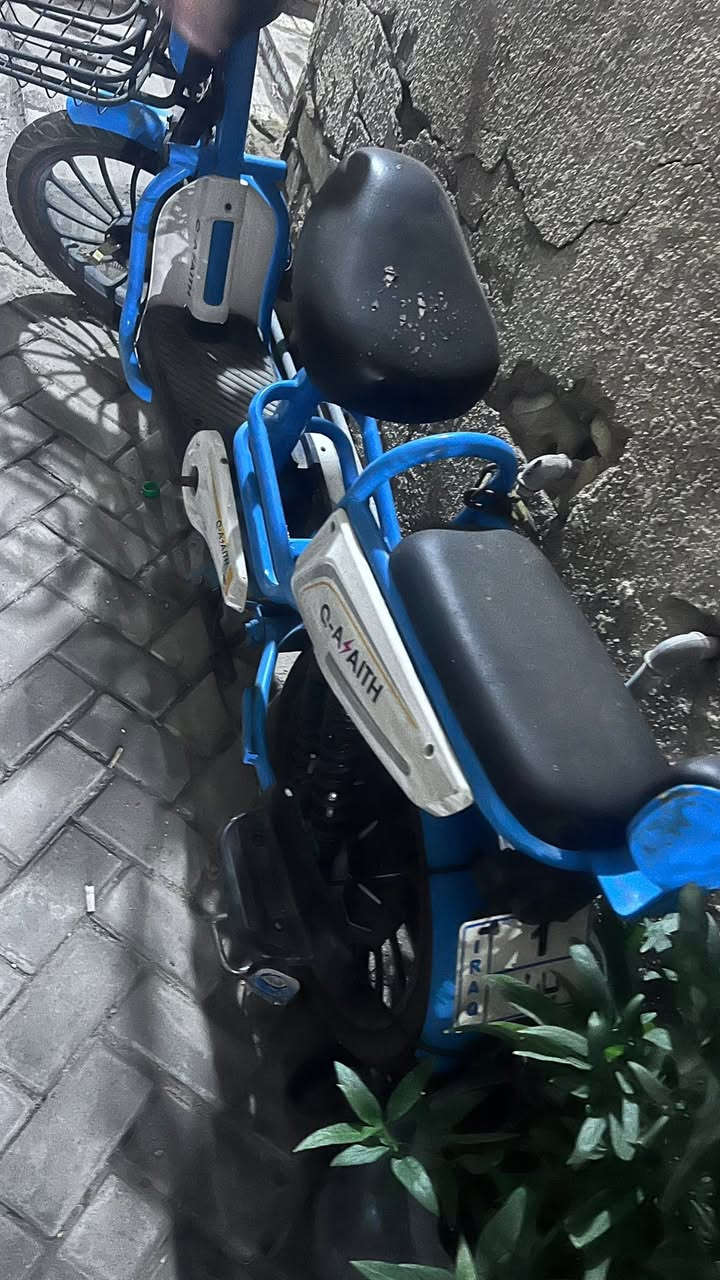 للبيع كامله بطاريات جديده السعر 250 وبيه مجال حك الجيه *********** العنوان بغداد العظميه
