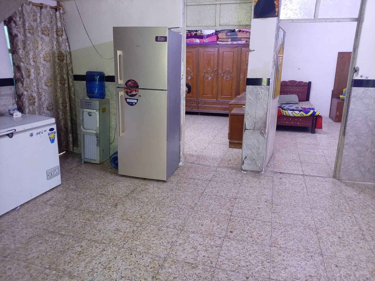 السلام عليكم بيت ٢٠٠ متر بي غرفتين وصاله ومناور ثنين حمام خارجي سعر 37بي مجال بغداد حي لبتول شارع مدرسة بخيرات بنهايتهه بزراعي بي خطين مي كهربائ ***********
