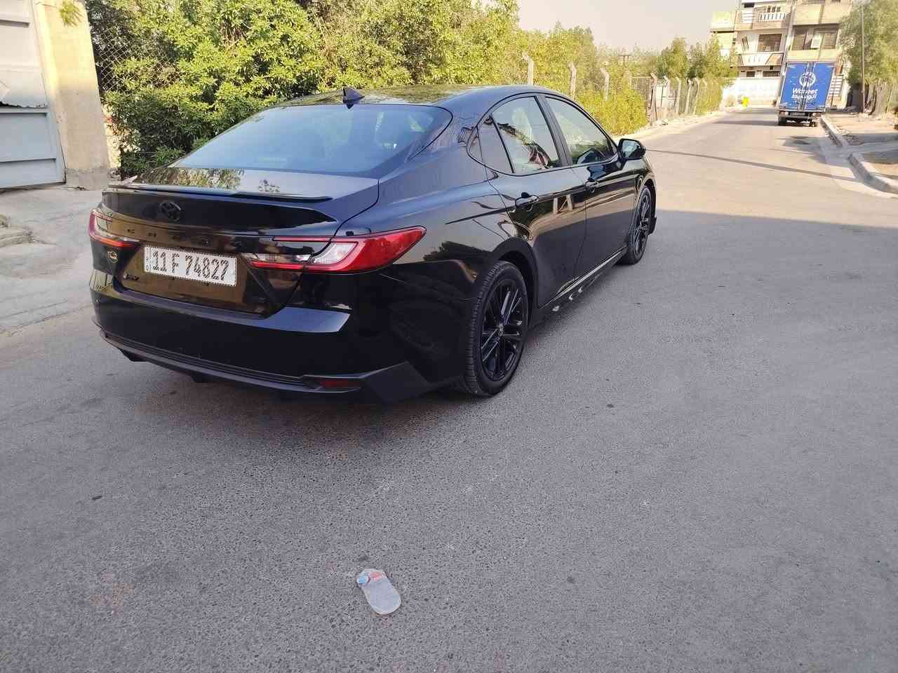 تويوتا كامري ٢٠٢٥
الشكل الجديد كلياً 
رقم وسنويه جديده
بصمة تشغيل
بصمة ابواب
تشغيل عن بعد
(مواصفات SE بلاك -رادار امامي و جانبي وخلفي )...
شاحن وايرليس
كشن كهرباء
كشنات جلد
مكينة ٤سلندر حجم ٢.٥لتر
بانزين و هايبرد- 
ماشية ١٧ الف ميل  فقط
وارد امريكي حادثها موضح بالصور  جاملغ وبنيد
تصليح درجة اولى... فضل لله كلشي بيها كامل والحمد لله
السيارة كلش حلوة و نظيفة 
مكان السيارة بغداد اليرموك قرب ساحة قحطان  -
 السعر ١٨٧ ورقة
 للاستفسار / ***********
***********
