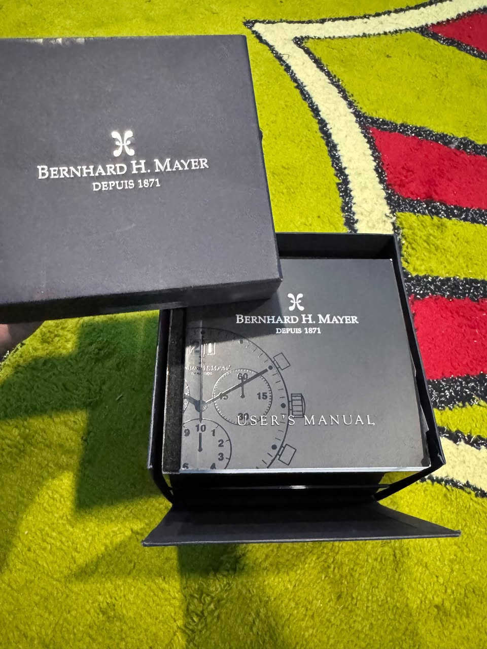 للبيع ساعة Bernhard H. Mayer Drift Watch
ساعة سويسرية أصلية من Bernhard H. Mayer، موديل Drift، رقم الموديل 1111400034.

الساعة نظيفة ومرتبة وتجي كاملة ويا العلبة الأصلية + الكتيب + الملحقات الموجودة بالصور.

🔹 Swiss Made
🔹 مينا أزرق
🔹 ستانلس ستيل
🔹 سوار أسود
🔹 مقاس 44mm
🔹 حركة كوارتز

سعرها بالسوق لنفس موديل Drift يوصل تقريبًا إلى 700–800 دولار .

 

الساعة مثل ما مبين بالصور، وتكدر تفحصها قبل الشراء.

المكان بصره .

للاستفسار مراسلة ***********
