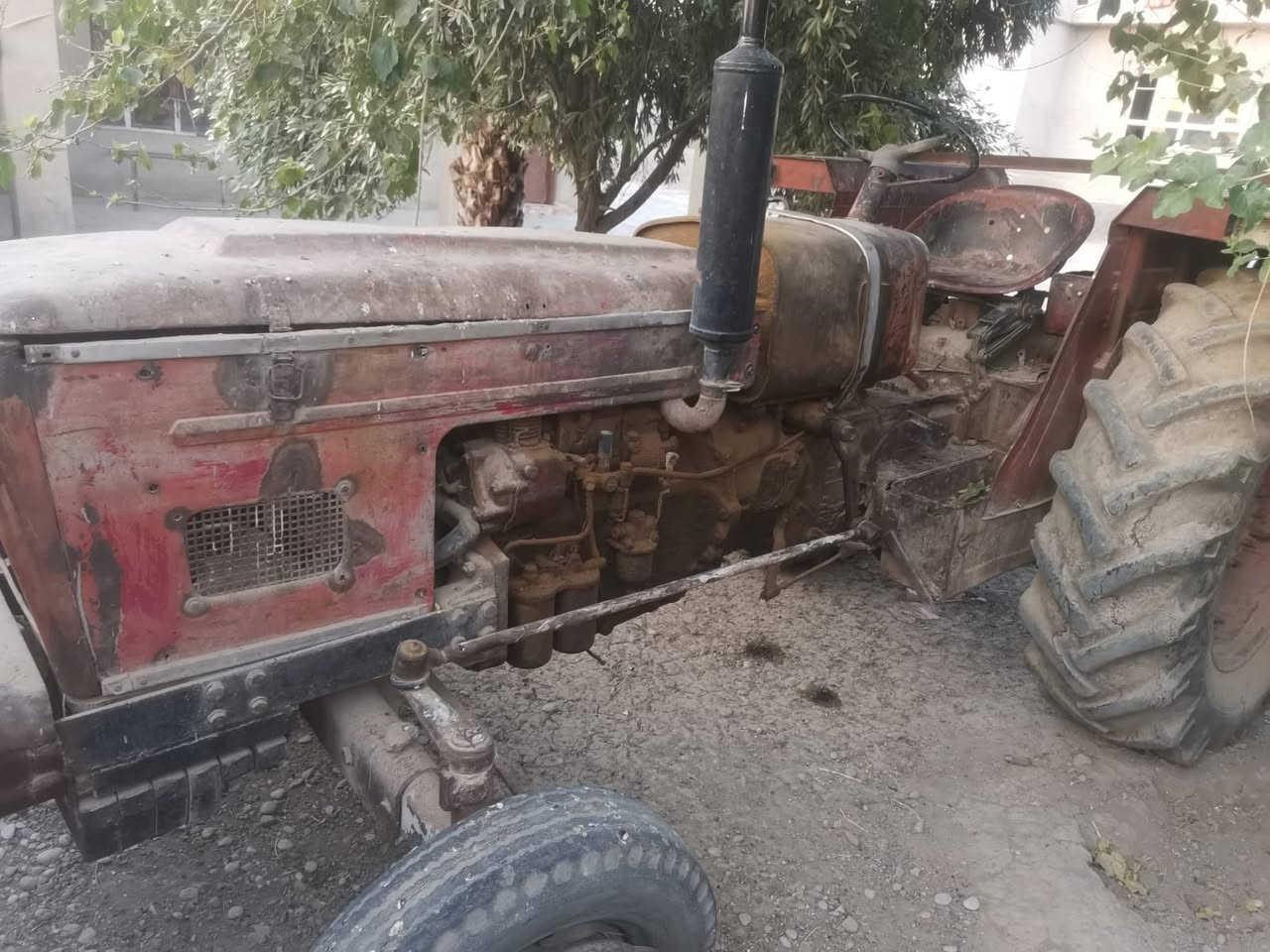 السلام عليكم للبيع

سعر 3٫150 بيه مجال قليل

***********
