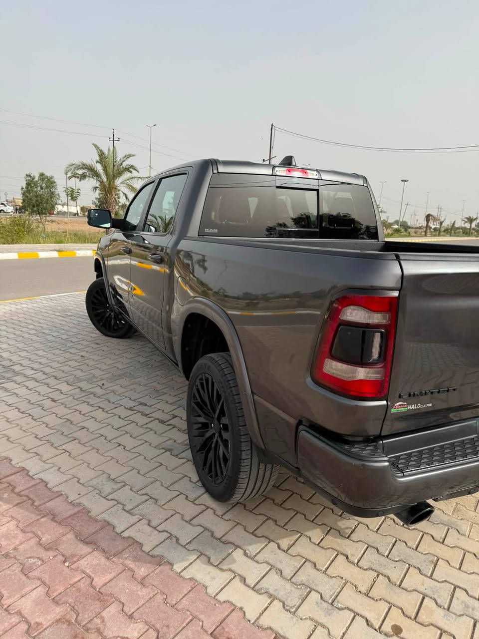 للبيع دوج رام 2021 لمتدد كندي
رقم اربيل  مكفولة
 فول مواصفات 1/1
سعر مناسب 380 وبيها مجال  بسيط
 
دوج رام 1500 (لمتدد)
لموديل 2021 . (كندي) . 
المحرك : V8 5.7L هيمي ايتورك .

المواصفات :
* دفع رباعي 4x4. فور ويل
* رادار تفاعلي مع مانع تصادم. 
* نقطة عمياء. 
* تحذير الخروج عن المسار.
* 4 كاميرات (360) درجة. .
* استطفاف ذكي (اوتوپارك).
* دوسات جانبية كهربائية.
* المصابيح الأمامية زنون.
* كشافات الضباب زنون متحركة.
* المصابيح الأمامية والمصابيح الخلفية LED. 
* دخول ذكي (بصمة). 
* تشغيل عن بعد.
* مقاعد من الجلد الفاخر. 
* المقاعد كهربائية مع ميموري.
* المقاعد الأمامية تبريد وتدفئة. 
* المقاعد الخلفية تبريد وتدفئة. 
•    الستيرن تدفئه 
* شاشة كبيرة 12 أنچ..
* حساسات امامية وخلفية.
* مانع تصادم امامي وخلفي.
* مكيف خلفي.
*محدد سرعة.
* ويل قياس 22 انج.
* مرايا كهربائية جانبية قابلة للطي كهربائيا.
* شاحن موبايل لاسلكي (واير ليس).
* الشباك الخلفي كهربائي. 
* المرايا الجانبية تدفئة. .
* غطاء من الجلد للصندوق الخلفي .
* امكانية تعديل ارتفاع دواسات البنزين والبريك.
* هاند بريك كهربائي.
* جوبلسات جگات تصعد وتنزل 
* حساسات امامية. 
* حساسات خلفية. 
* مرايا مع خاصية التعتيم الذاتي. 
* مساحات تخزين إضافية
للاستفسار 
***********
موجود اتصال و واتساب على الفيس ما متواجد
