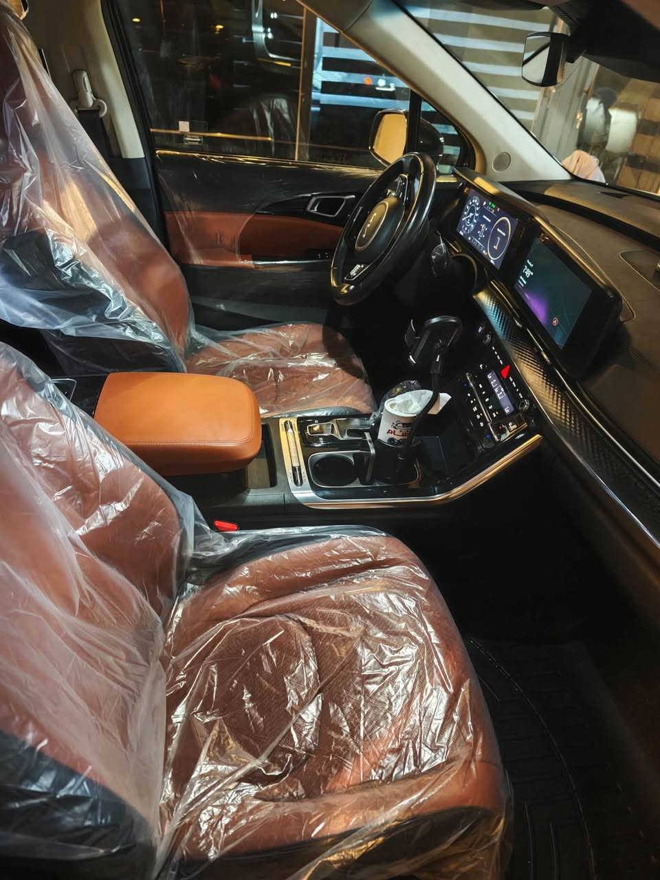 السلام عليكم 
كيا كرنفال 
2024 
اربيل 
ماشيه 
40,000 km 
الون اسود
فول مواصفات vip 
حادثها فقط صندوك 
الباقي مكفول
فول مواصفات فتحتين 
السعر 30,000$ يعني 3 شدات 
عنوان بغداد حي اور
اتصال ***********
