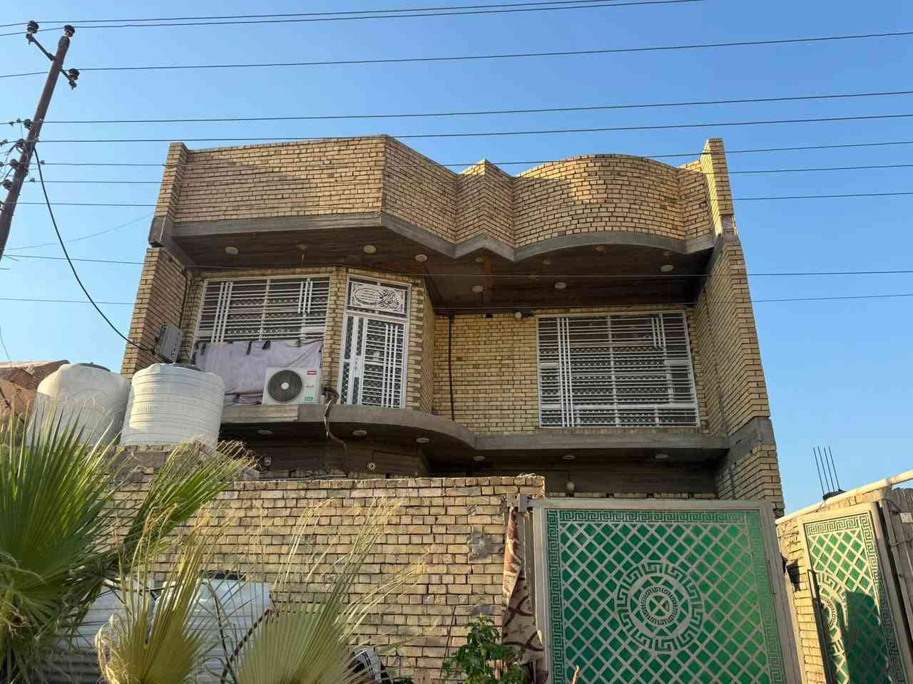 بيت 200 متر عله الشارع العام مباشر البناء حديث درجه أوله السعر  والتواصل ***********
