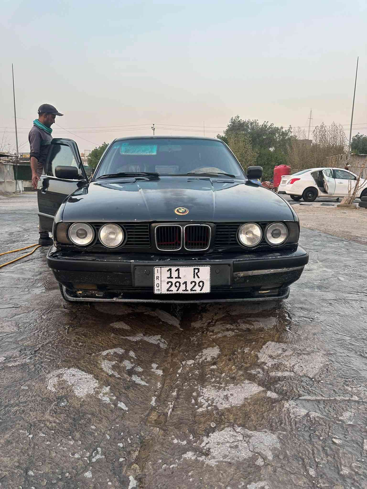 سلام عليكم
بي ام اصل 535
كير ومكينة وحدادية 100‎%‎
باسمي السيارة 
سستم سماعات وشاشة 
تخم تاير جديد 
السيارة كلشي ما عايزة 
السعر 37 قفل قفل 
السيارة بالنجف
***********
