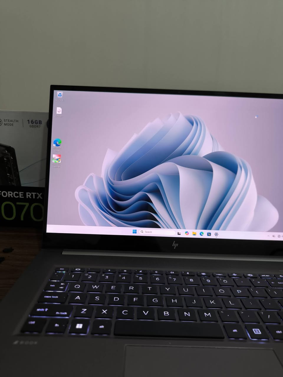 HP ZBook Studio G8 Mobile Workstation
Intel Core i9 11950H
32GB DDR4 RAM
NVIDIA RTX A2000 4GB GDDR6
 4K UHD (3840×2160)  touch screen 
512GB Nvme PCIe SSD
السعر 950
جديد مشحونه 30
للاستفسار ***********
