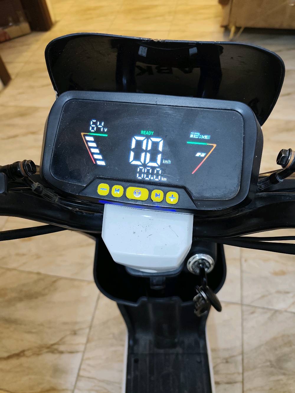 سلام عليكم دراجه شحن R9 للبيع قبل سبوع اخذته وما طالع بيه هواي ابيعه بسعره 400الالف 
***********‬‏