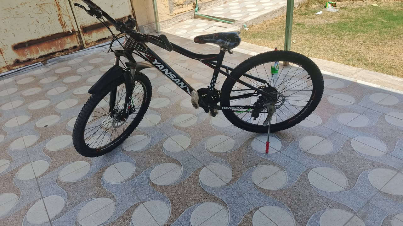 باسكل للبيع جبلي حجم 26 جاهز ما ناقصه شي نضيف ما مستخدم هواي بعده جديد  السعر 85وبيه مجال المكان قلعه سكر ***********
