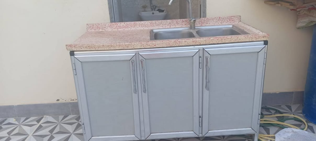 سلام عليكم
كنتور حطاطه 5 بوب اربعه خشب ول وصط جام 
السعر 375 وبي مجال 
كاونتر 3بوب السنك مرمر ول حوض ستيل السعر 125وبي مجال 
التصال ع الرقم ***********
