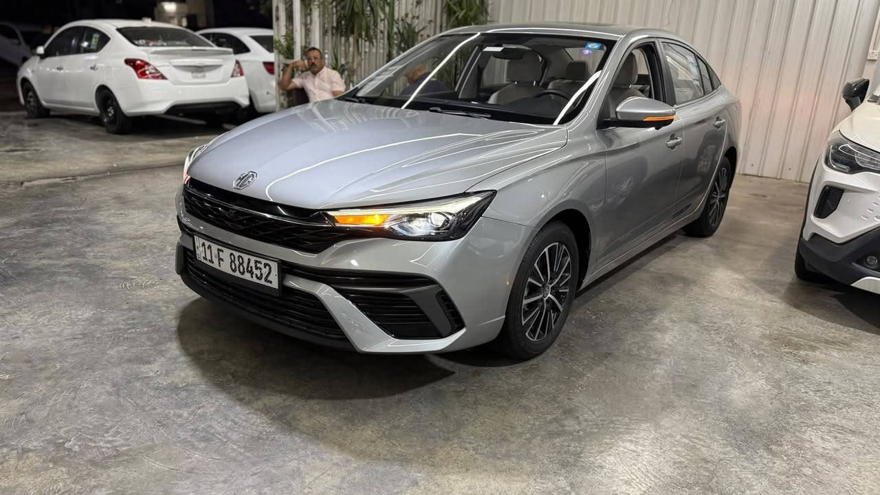 🚗 السلام علكيم للبيع او المراوس حسب القناعه   
mg 5 motor ضمان صيانه تبديلات الدهن مجاني بانزين 
رقم السيارة بغداد 
  🛣️  المسافة المقطوعة      - 4000   الف كلم فقط 
------------------------------------------------------------ 
✅ المواصفات:   
✅ الموديل: 2025
✅ الحالة: كفاله عامه من كلشي سياره بحالة الزيرو 
🔹 قطعتين تبريد
🔷وضعيات القياده Dirve mod 
🔷 هند بريك بصمه
🔷 فتحه سقف 
🔷 داخل جلد لون ابيض 
🔷 داخل خمس كامرات 
🔷 شاشه وسطيه تدعم car play
🔷 مثبت سرعه
🔷 كراسي كهرباء 2
🔷جامه سايق AUTO 
🔷كراسي تدفئه
🔷 باقي المواصفات معروفة 
السيارة اعلى مواصفات MG فول الفوول 5 كامرات 
📍 السيارة متوفرة في بغداد - الكريعات 
📞 للأستفسار الاتصال على الرقم 
***********

