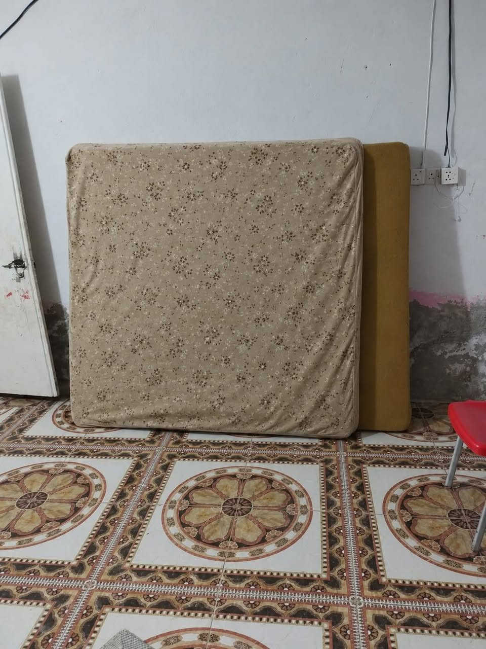 سرير • أثاث نوم