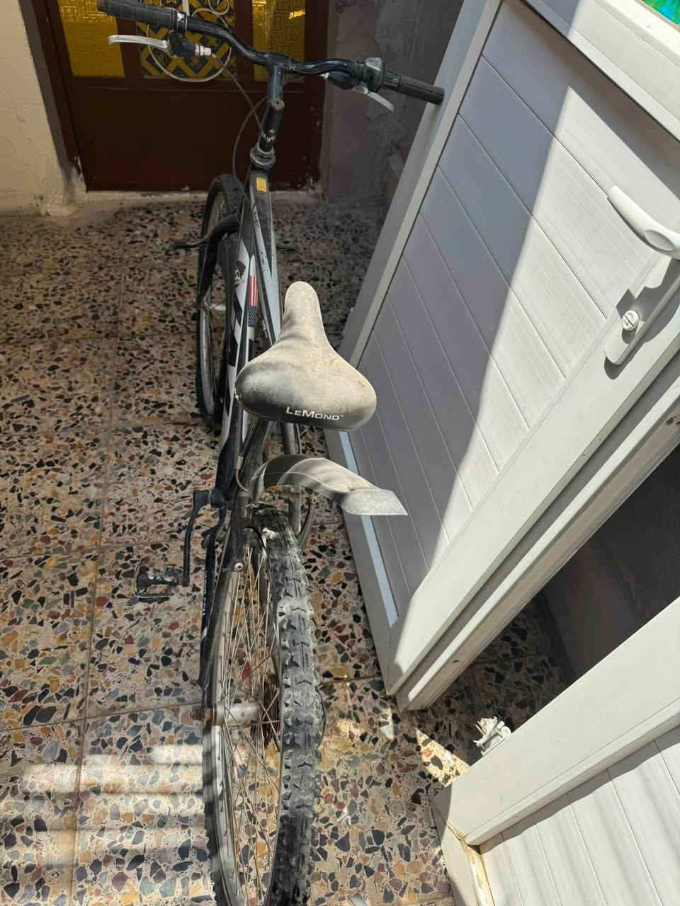 بايسكل للبيع فقط تايرات نازلة بغداد الرصافة خلف ملعب المدينة السعر المطلوب 60 ألف 
***********
