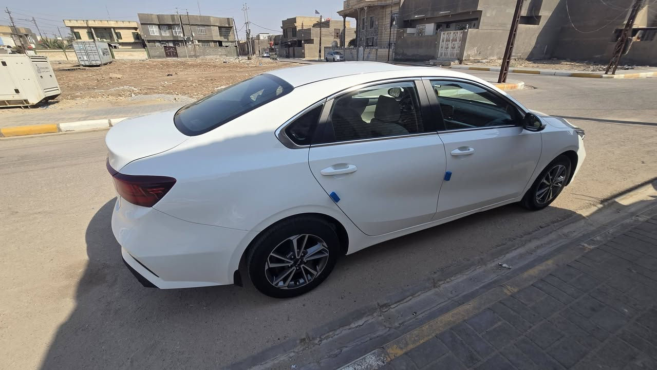 كيا سيراتو خليجي 2024  سياره كفاله ماشيه 43 الف فول مواصفات فتحه مكينه 2000 تبريد قطعتين لد امامي خلفي مرايات شفط داخل بيجي فول للبيع ا السعر 178  ***********
