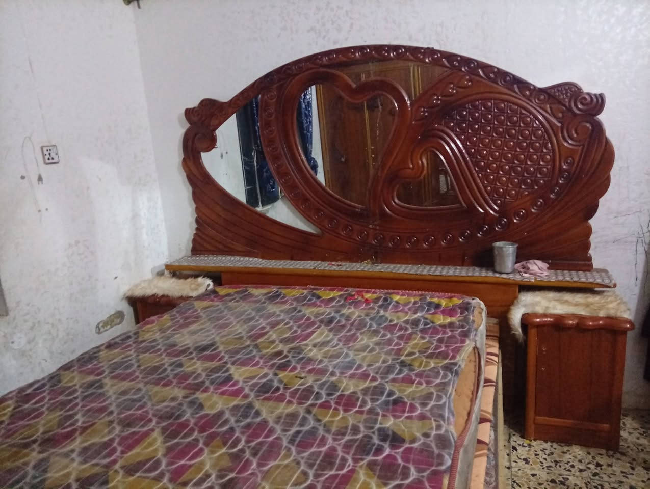 الغرفه للبيع 500عذا رقم ***********
