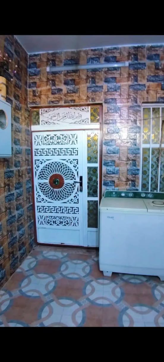 🏡 فرصة مميزة للبيع – بيت في السيدية 🏡
📍 الموقع: السيدية – قرب الشط، بين السراي والسيدية، بالقرب من جامع أبو الفضل.
📐 المساحة: 125 م²
🏠 البناء: سنة 2022 (بلوك شمال).
✨ تفاصيل البيت: • غرفتان
• صالة
• استقبال
• مطبخ
• منور
• حمام داخلي
• مجموعة صحيات خارجية
• البناء نظيف وجاهز للسكن، مع غرفة مبنية بالطابوق بالكامل.
💰 السعر: 55 مليون دينار قابل للتفاوض.
✅ يتوفر البيع بالأقساط: • المقدم: 40 مليون دينار
• القسط الشهري: 500 ألف دينار
🔖 رقم العقار: 3007
📞 للاستفسار والمعاينة والتواصل عبر واتساب: ***********
✨ لا تضيع الفرصة... بيت بموقع مميز، جاهز للسكن، وبسعر مناسب مع إمكانية الشراء بالتقسيط.
