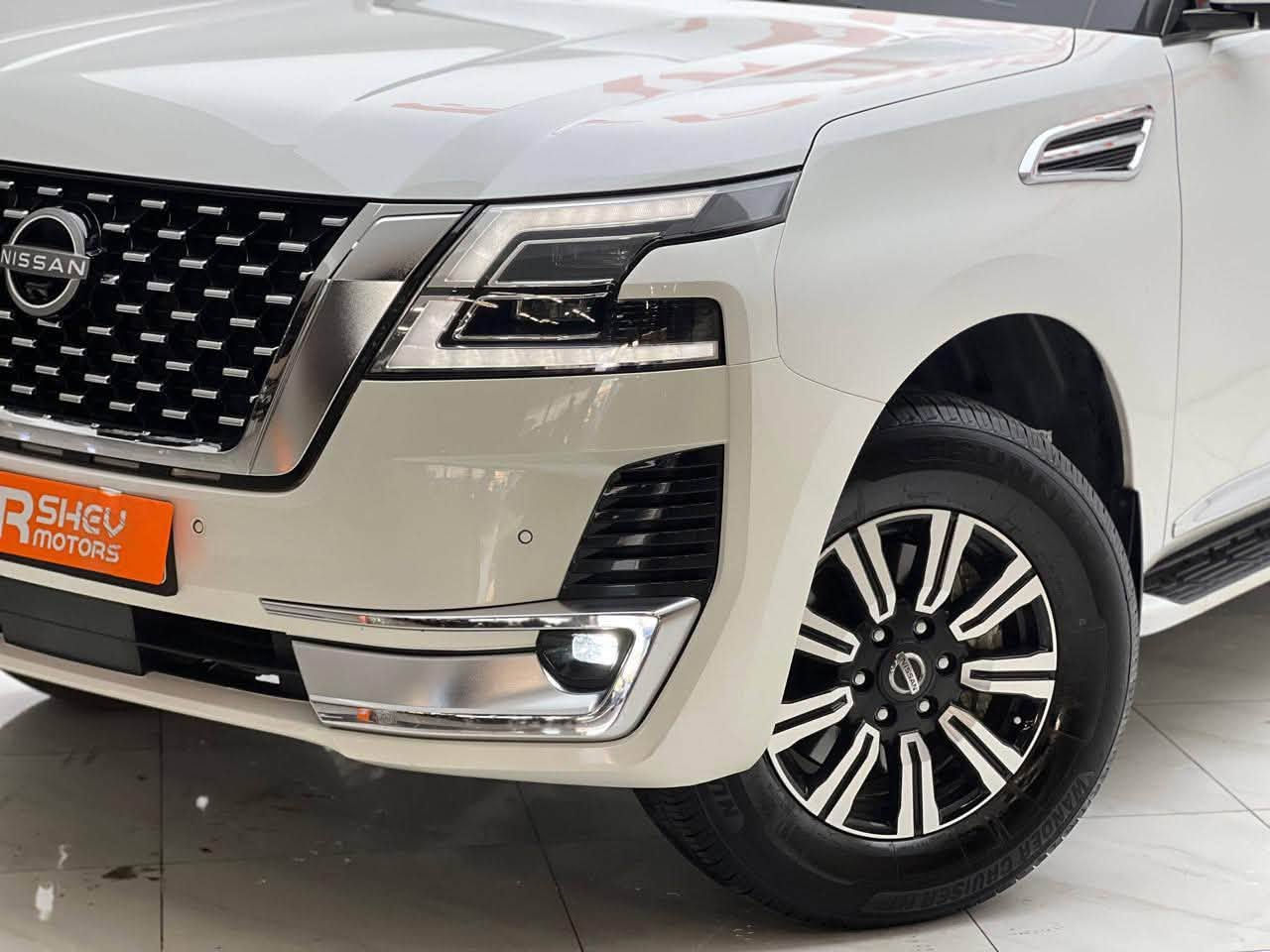Nissan Patrol 2020
نيسان باترول ٢٠٢٠

مواصفات SE(كامرة خلفية-فتحة سقف-ابواب و تشغيل بصمة-مقاعد جلد و كهربائية)٧راكب

مكينة 6 سلندر تنفس طبيعي
نظام دفع رباعي 4x4
ماشية 57,000 كم فقط و بحالة جداً ممتازة

السيارة كفالة عدى مكان pdr صغير  
السيارة كلش حلوة و نظيفة 

السيارة رقم دهوك الدولي سنوية جديدة
مكفولة من كير و محرك و كهربائيات

و ب سعر(395$) ورقة و بيها مجال

مكان السيارة

دهوك -معرض ارشف R-Shev
رقم51 من معارض التيرمينال 

***********
***********
