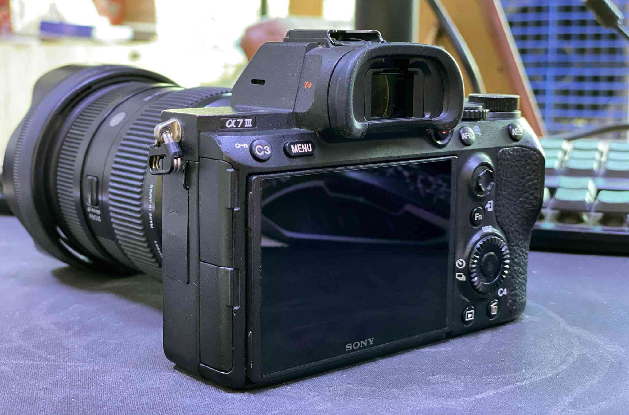 مليون و 600 قفل
ما مفتوحات نظيفات
عدسه 28-70 سكما
بغداد اعظمية
***********

نص مكتوب في الصور:
- CAMERA SHUTTER COUNT Find out how many shots your Digital SLR has taken RESULTS Shutter count 58976 SONY ILCE-7M3 Current value on eBay As an eBay Partner, this site may be compensated if you make a purchase using the above link X Post If you found this useful and love cameras, check out our new desktop app! CHECK ANOTHER CAMERA Digital Photo Gallery