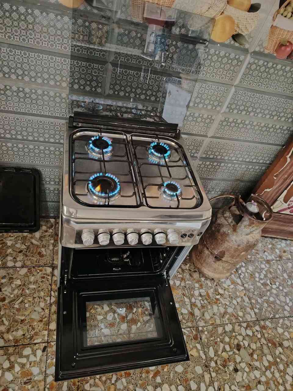 السلام عليكم طباخ تركي اربع مشاعل نضيف جدا كل نقص مابي تجي تفحص وتاخذ العنوان بابل مركزالسعر 90 شراي راسلني او تتصل ***********
