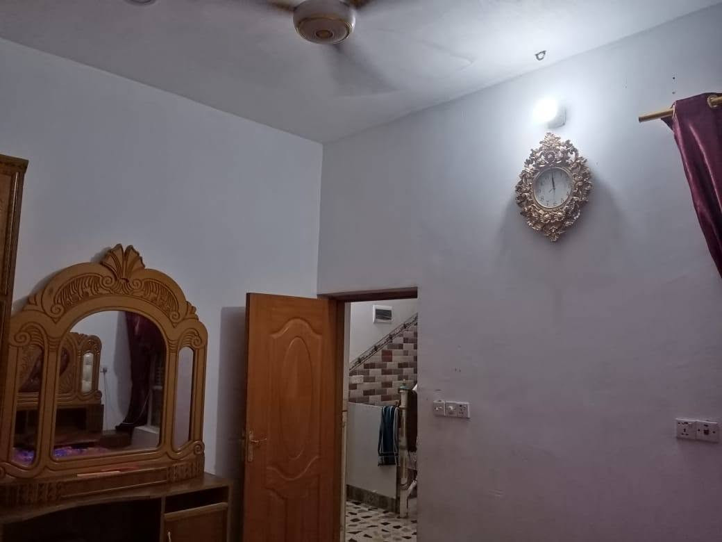 ياالله للبيع بيت مفول كاشيي وسيراميك ودرج مرمرمساحه ١٠٠ركن مربع طابقين بي غرفتين وستقبال اوباقي الملحقات بيت جاهز وبناء حديث طابوملك صرف تحويل مباشر المكان بغداد حي الوحدة الخالصه حي رسول قريب على شارع تجاري سعر ٦٠وبي مجال الاستفسار برقم ***********

