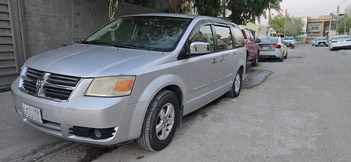 حياكم الله دوج كرفان 2008 sxt
السياره داخله كلين  بيه 3قطع صبغ جاملغات خلفيه وجزء من الباب الايمن اثر طخات 
بيها نقوصات متاكل هوايه  السياره كير مكينه مكفولات الموقع 
بغداد حي الجهاد 
***********
