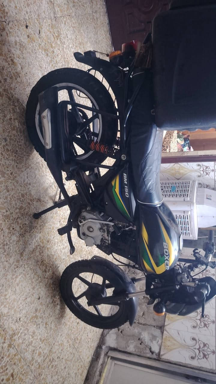 السلام عليكم بوكسر كلاسيك  مديل 23
رقم بغداد انكليزي لوحتين سنويه لحد30 شرط تحويل ثاني يوم 
هزه جديده مكينه مكفوله برغي مامفتوح بيها  دراجه نضيفه خير من الله   والنضافه كدامك مستعجل عل بيع اخوتي
السعر 1800  
مكاني الشعله
 ***********

نص مكتوب في الصور:
- HONOR X9b
- 108MP Ultra-Sensing Camera