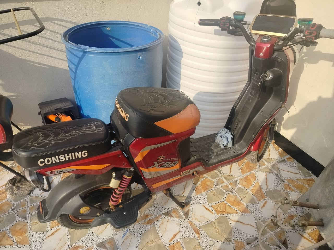 السلام عليكم دراجه شحن اكس 900بدون بطاريات السعر 250وبيهى مجال العنوان البصره ابي الخصيب حمدان ***********
