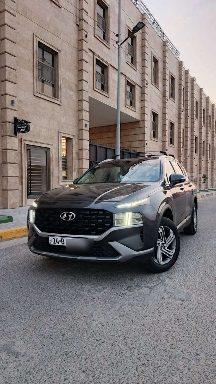 للبيع فقط.  سنتافي 2023 وارد امريكي لون رمادي  مكينه 2500. استيراد باسمي. سيارة مال بيت... 
ماشيه //60 الف كيلو وليس ميل.
السيارة جاهزة مكينة كير حدادية وتبريد على وضعها من امريكا بدون اي نواقص او تبديل... 
تحذير اصطدام امامي وخلفي مع رادارات جانبية ومثبت سرعة.تشغيل عن بعد مع التبريد... 
صندوق كهربائي مع تدفئة كشنات أمامية وكرسي السائق كهرباء.. لايتات ليد  امامي خلفي... كاميرا خلفية... دخول ذكي... إشارة النقطة العمياء مع التحذير.. 
الضرر  صبغ حزام  ماعدا باب الصندوق..
بدون لواغد او شواصي او دواخل
وبيه ايرباك برده
السيارة حرة... رقم بصره باسمي تحويل مباشر.. 
مكان السياره بصرة. حي الأساتذة. بيع مستعجل
السعر 168 من الاخير مع مجال بسيط... 
رقم تلفون واتس اب //***********
