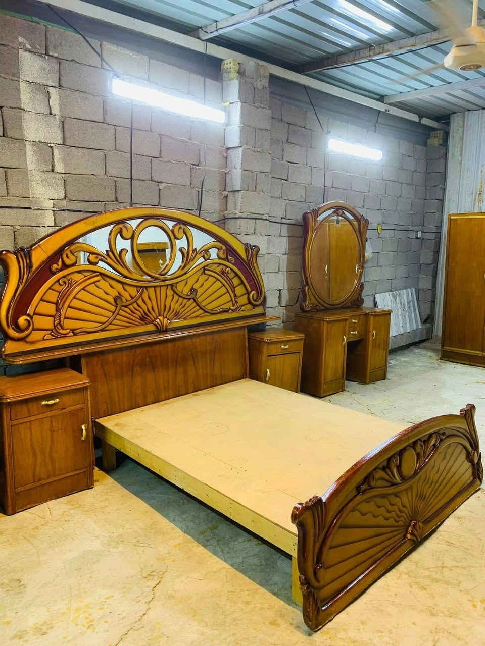 السلام عليكم 
غرفه صاج  عࢪاقي مستخدام 
غرفه6 /ابواب /ملحق📌
السعر 750 
نضافه 80 /💯 
معا نقل فقط داخل بغداد 
واتساب ***********
 ***********
