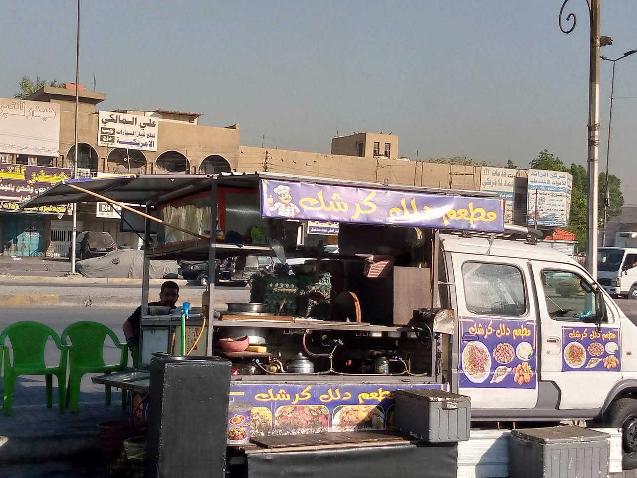 السلام عليكم ورحمه متاح سياره مطعم لبيع السيارة جاهزة من كلشي على يدي طباخات العداد ٥ بلاكات ٨ وكراسي ١٠  وطاوت كبيرة وصغيرة وأدوات كامله صالي الأربع اشهر من سوتها يعني تجي وتفتح ريكات صباحيه وغدا هم موجود مكان بيها تلغي المخزن وتخلي بيها السعر المطلوب سته.مليون وبيها مجال بسيط والاستفسار الاتصال على الرقم الموجود *********** وبي وتساب
