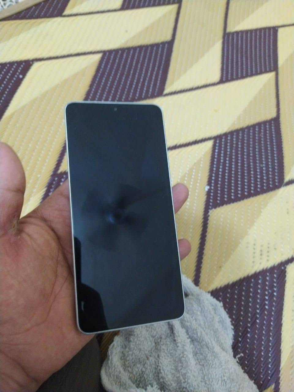 بوكو اكس 6 برو ذاكره 256 جهاز نضيف مابي بس نمش قليل بضهر بسبب الكفر يشغل 120 فريم ملحقاته كارتونته الاصليه فقط السعر 275 )) ***********

