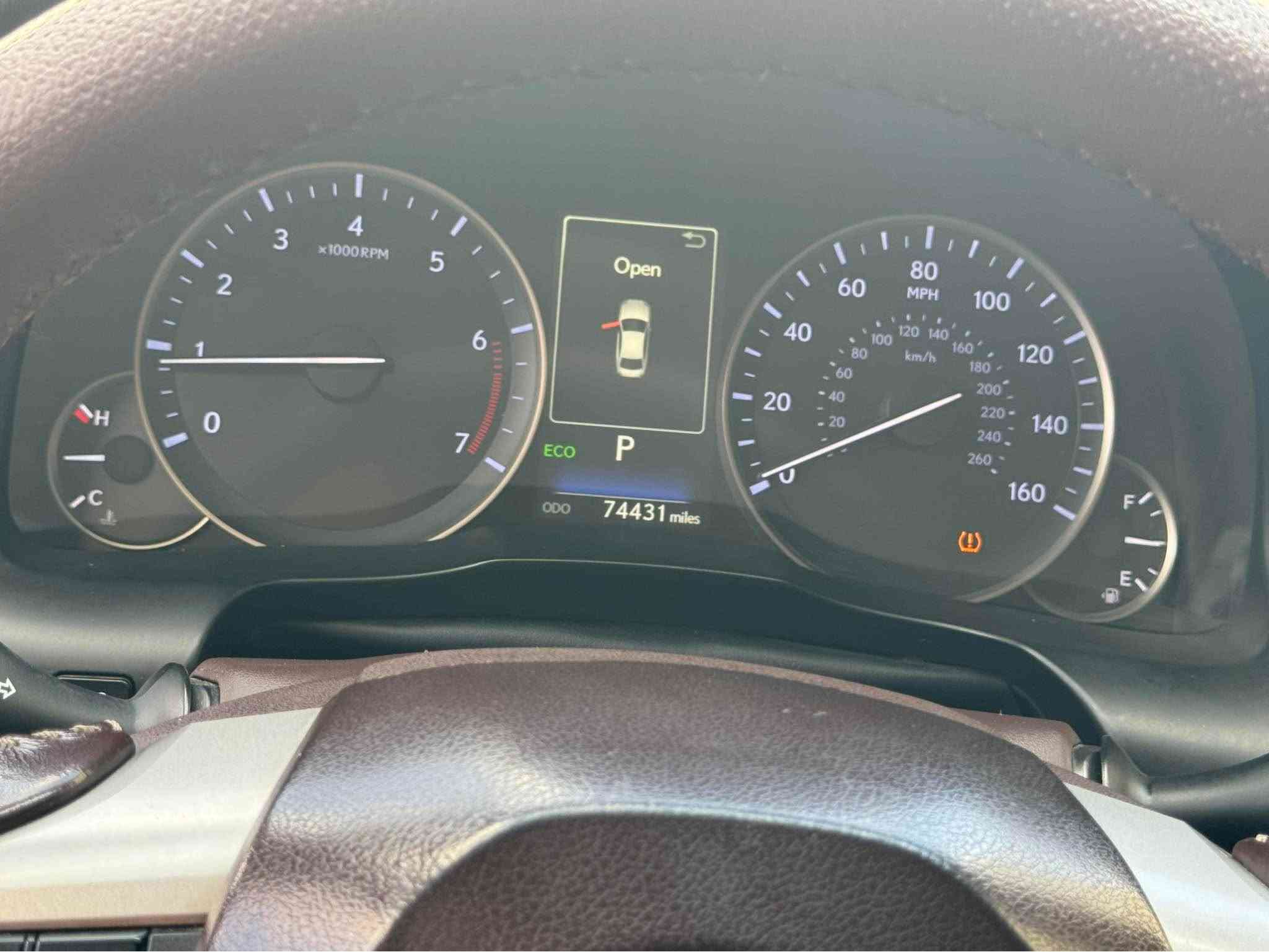 Lexus es350 تەنها 74 هەزار رۆشتووە گێڕو مەکینەو کارەبایات هەمووی بەشەرت تەزە خۆم سێرڤزی عامم بۆ کردووە سەیارەکە تەنها بۆنیتو چاملخی بۆیاخە بەو شەرتەی   شاصی قرچیشی نەبێ سەوتی دیجیتاڵیش بەشەرت 
شوێن سلێمانی 
*********** السليمانية, العراق
