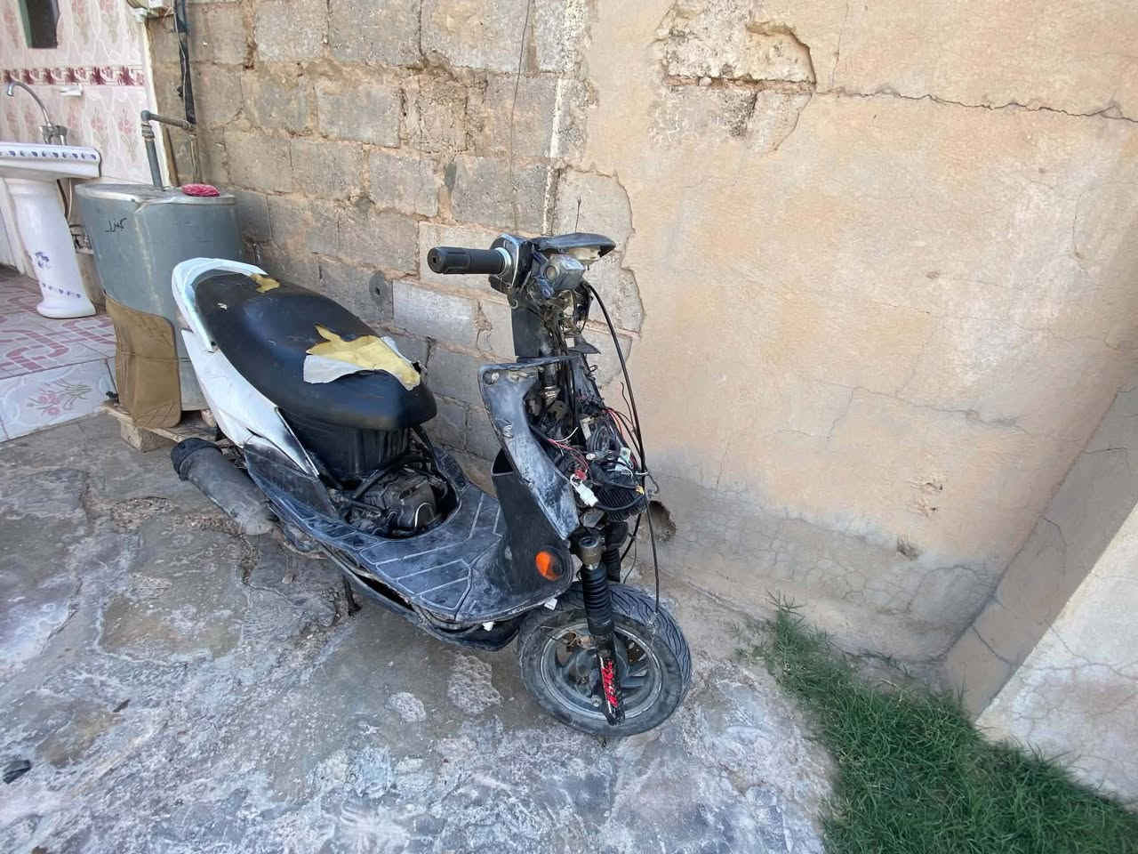 السلام عليكم 
دراجه كايمكو رايسنك صاير بيه حادث والماشه مطعوجه 
دراجه شغاله بس يحتاجله تعديل ماشه وكلجات فقط كفرات كامله كهربائيات كامله كلشي كامل فقط تعديل ماشه وكلجات كلشي شغال بيه 
حط سعر وتعال اخذه او مراوس بجهاز او مراوس بدراجه 
متواجد خاص
ه‍***********
مكاني حصيبه الشرقيه مخازن تبريد بتيته

