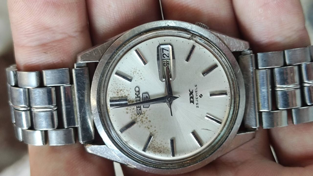 ساعة سيكو 1968
نضافه جيدا 
وقت مضبوطه
سعر 50مع توصيل

