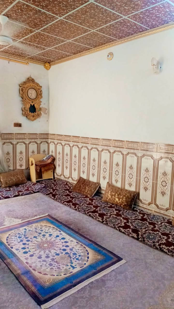 يا الله بيت للبيع 200م 🏠 
3غرف نوم🛌 
طابو زراعي سند 25📋  
بي قرار محكمة 
سعر 35💲💵 مجال
 
بناء بلوك صب كونكريت 
 
خدمات كامله
 مدرسه اهليه او حكوميه 🏙

🧭العنوان نجف الاشرف مقابل قرية الغدير الاولى شارع الصب عمود 270

☎️
((***********))
