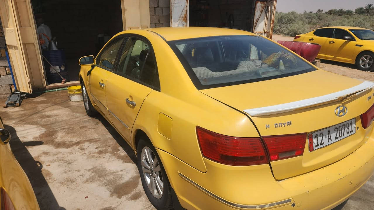 السلام عليكم 
سوناتا تكسي الخليج 2010 محرك 2400 دوش كير قبل يوم شديته تخم تاير قبل شهر شديتهن تبريد تدفءه ويه السويج رقم نينوى انكليزي بأسمي تحويل مباشر 
اخوان بدلت بيانها بالزياررة لان بيهن خياس حشاكم مكانها كوت ناحية جصان  معروضه ب 83 وبيها مجال 
***********
