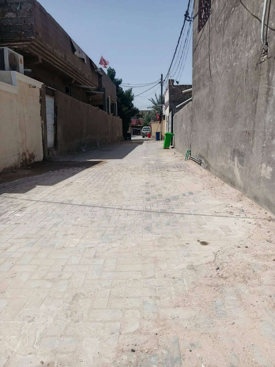 السلام عليكم  بيت للبيع المساحه 100مربع يحتوي على 2غرف نوم وصاله مفتوحه ع المطبخ واستقبال وصحيات خارجيه وداخليه سند 25الموقع جدا ممتاز قرب الامام عون بفرع حلويات ودهين ابو علي النجفي يصلح للسكن او حسينيه ع طريق بغداد السعر النهائي 65 كافه الخدمات تبليط مجاري كهرباء ماء مدارس اسواق مركز صحي شنو تريد كله يمك للاستفسار الاتصال او المراسله ع الواتساب *********** علما البيت ناصي بناء بلوك سقف عكاده ابيعه تفليش
