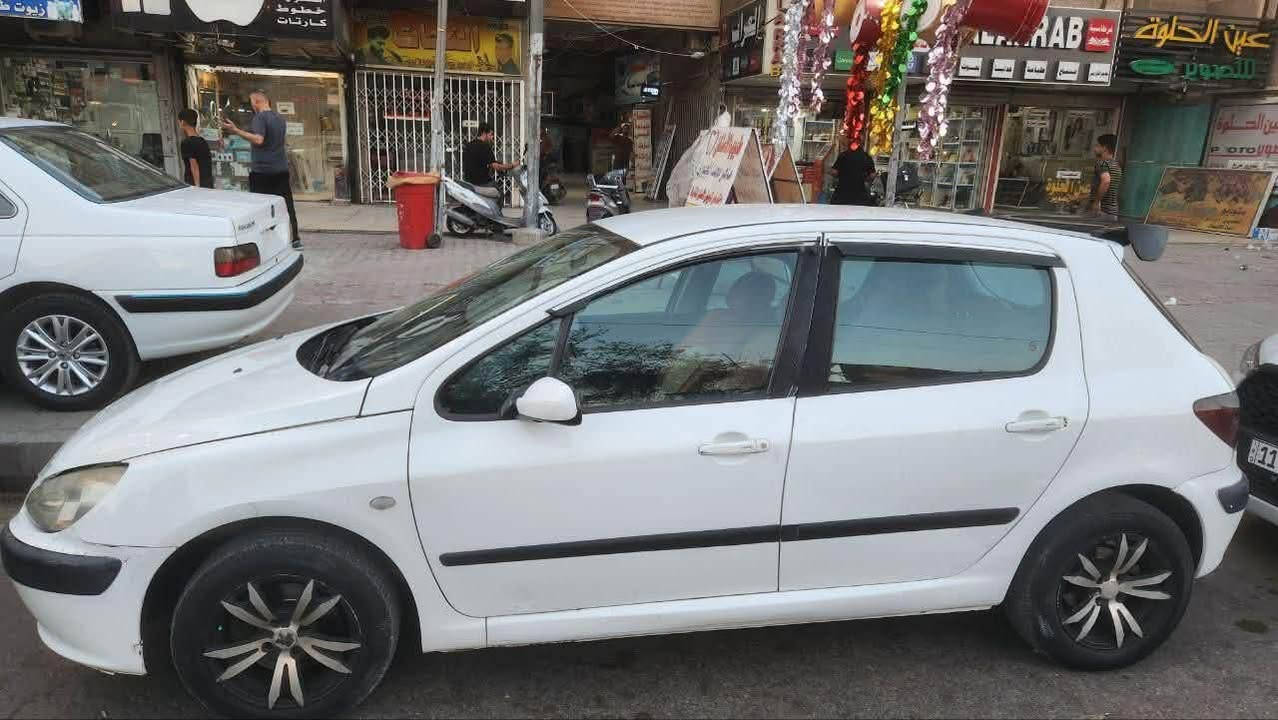 بيجو 307 موديل  2005 السيارة بأسمي سنويه لل2031 رقم انكليزي بغداد هزه وملصق وأرقام كله جديده شرط تحويل ثاني يوم 

تخم تاير جديد بالكارتون

ويل كب نجمه بلادي 

كير محرك مكفولات  شرط  

تبريد ثلج 🥶 تدفئه نار 

دشبولها شخط مابي

صدر خلفي وامامي كله جديد

باتري جديد 

كهربائياتها كلها شغالة مابيها شي ميشتغل 

السيارة شرط اي چطل مابيها 

💐 السعر48 وبيها مجال بسيط 

السياره  بدون صبغ او ضربه خارج او دواخل بدون معجون او ضربة   ونضافتها تحكم 

للاتصال علرقم

***********
