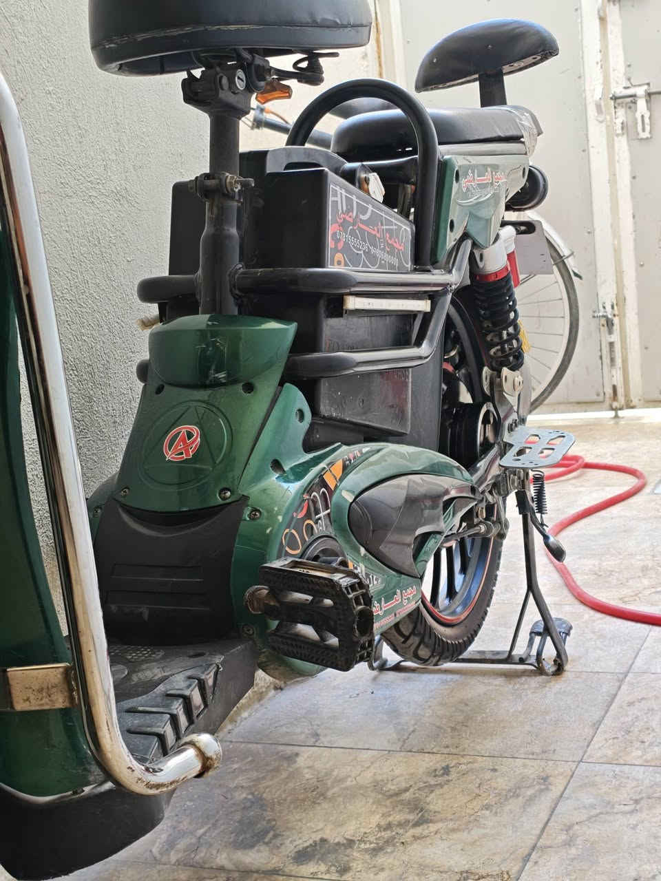 دراجه شحن وكيل العارضي 🏍️
ملف 1000 واط 
بطاريه 60 فولت خمسه باتري 
تمشي 50 كيلو متر 
سرعه 99
اشاير لايت بريك رباعيه كله شغال
شاشه تعرض كلشي من سرعه والاعطال ونسبه الشحن
تايرات جديد بنز جديد 
اربعه دبلات ومري ما مشدودات 
شاحنه ودبل سويج وبصمتين تشغيل واطفاء وتقفل وتفتح
دراجه خير من الله مال شغل وكراب 
الدراجه سعره 250 قفل 
رقمي واتساب ***********
مكاني نجف حي القادسية
