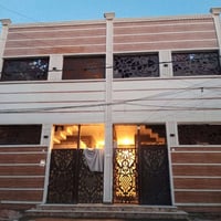 عندي تونات عدد ٢ طابو صرف بإسمي مساحه كل بيت ١٠٥ متر مبنيه على شكل وحد...