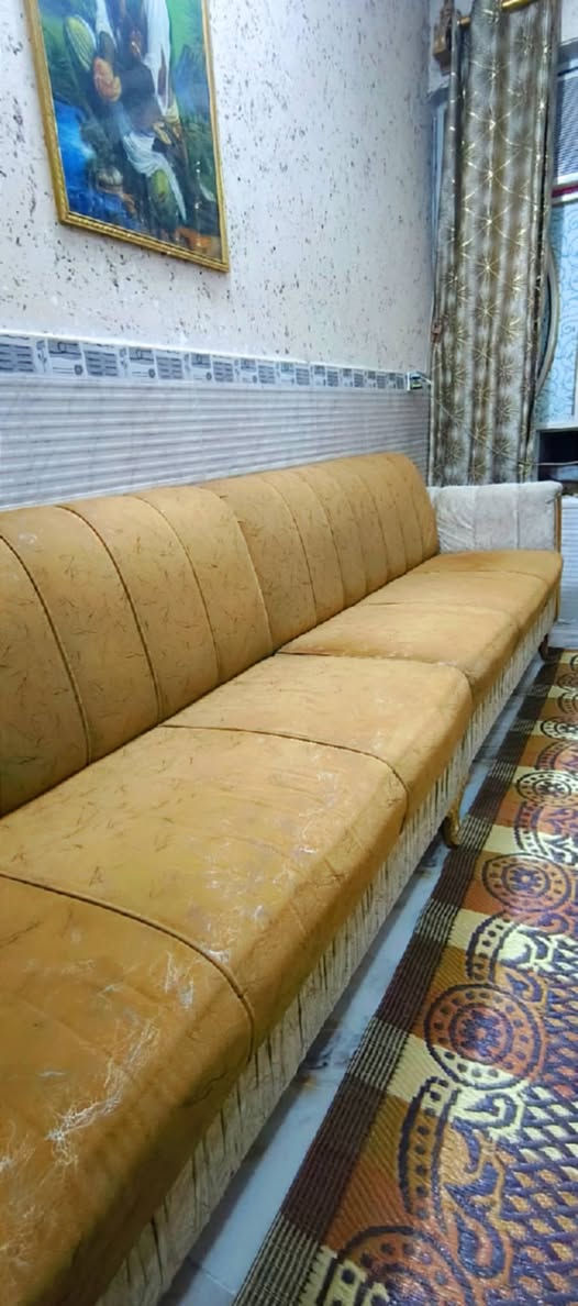 السلام عليكم عندي ديوان 7 مقعد نضيف جدا للبيع 250الف وبي مجال الشراي خاص او تواصل واتساب‎***********
