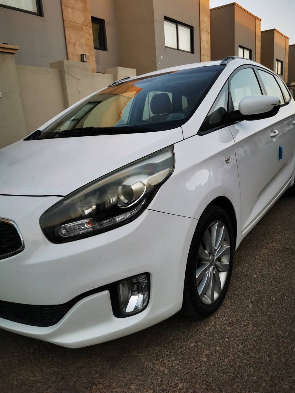 كارينز موديل 2015 ماشيه 36200 قابله للزيادة... السعر 165$ التواصل واتساب ***********
