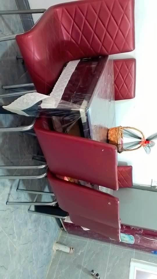 ثلاجه بشرط الشغل سعر ١٥٠ 
ميز طعام بس كرسي واحد مفتوك سعره ١٢٥ عدد الكراسي ٦
مبرده بشرط سعر ٧٥ 
شراي اتصل أو تعال خاص *********** كركوك, العراق
