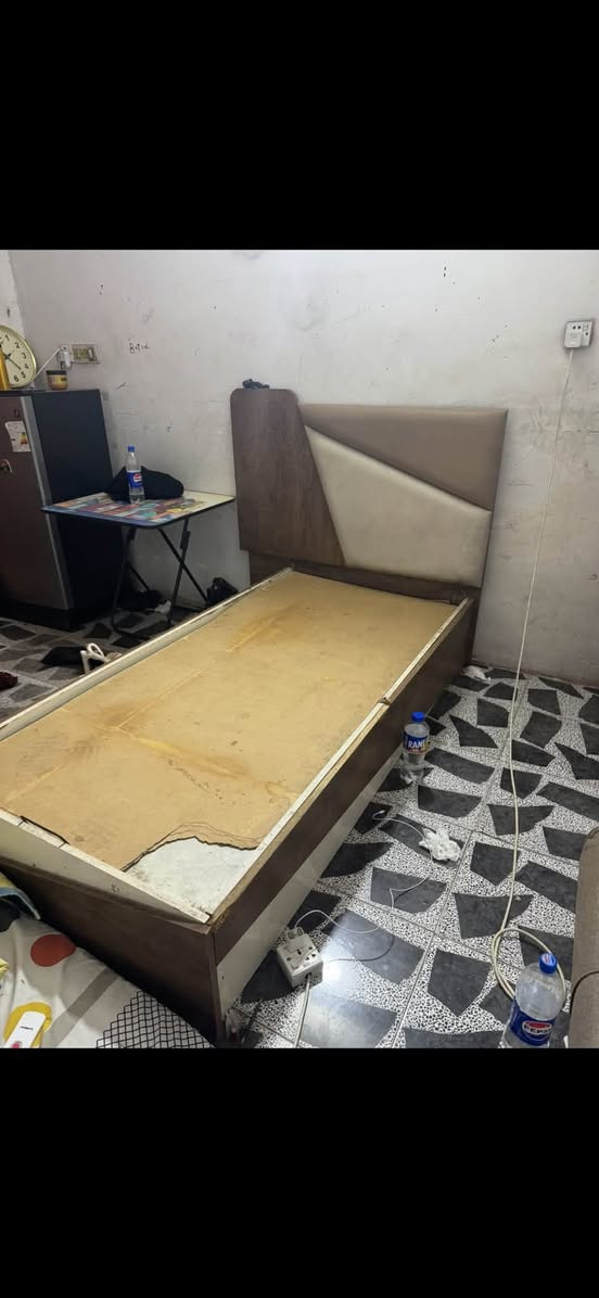 عندي هاي الغرفه للبيع وعندي بعد وياها چربايه تشبهه بس مفصخه وكنتور هم مثله بس مفصخ بيش ماتردونهه أخذوها للاستفسار الاتصال ع الرقم ***********

نص مكتوب في الصور:
- You 129 weeks ago