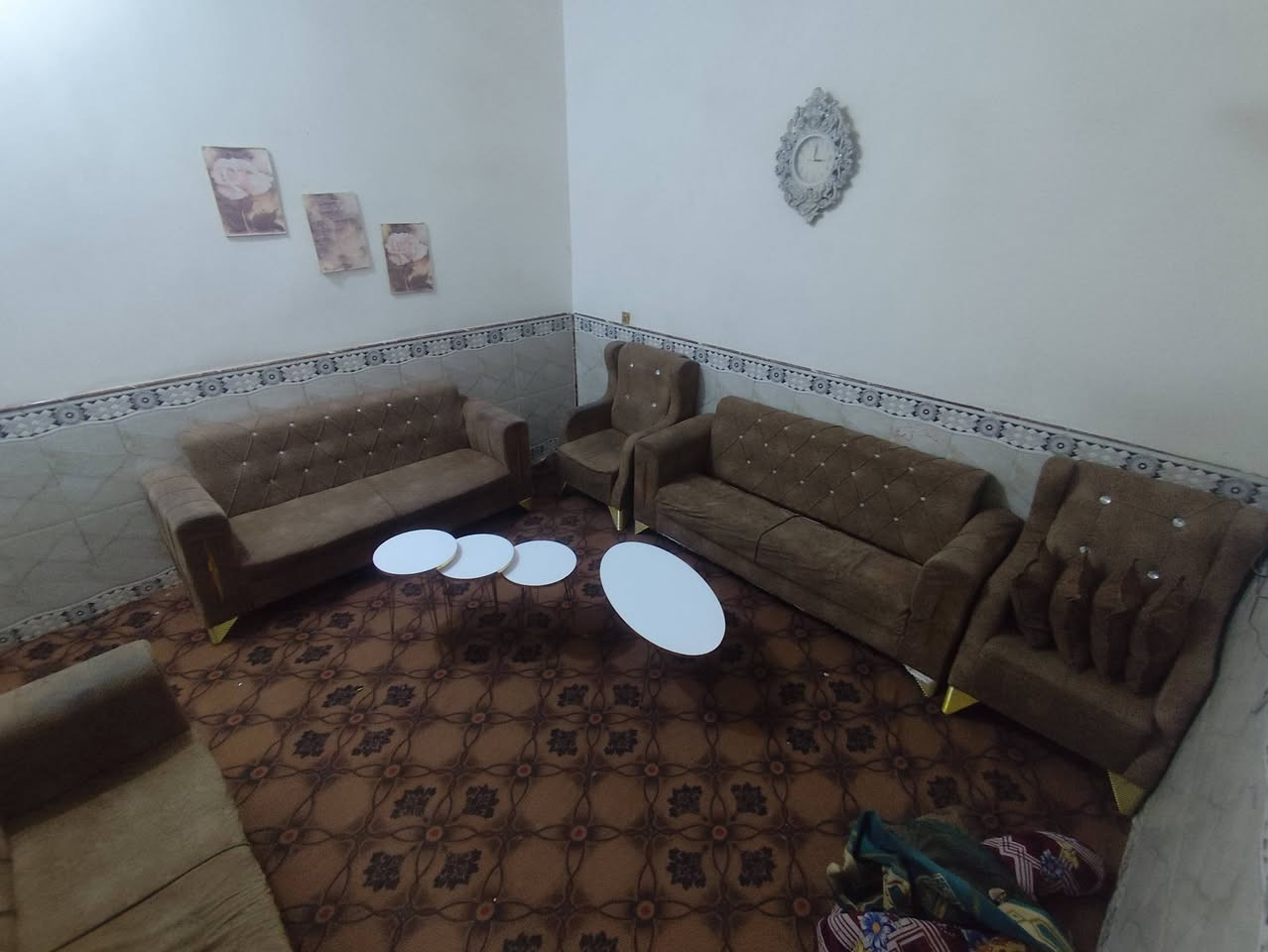 كنب • صالون