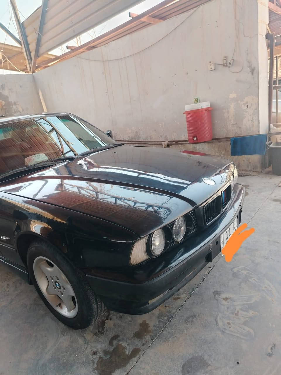 السلام عليكم
                                                                          BMW للبيع 
رقم بغداد الجديد والسنويه جديده بأسمنه
موديل ٩٤
السيارة نظيفه جدا ومكينه جديده وصبغ كامل فرن حراري قبل فترة صبغتها السيارة جاهزه من كلشي مكاني الديوانية 
للأستفسار ***********
