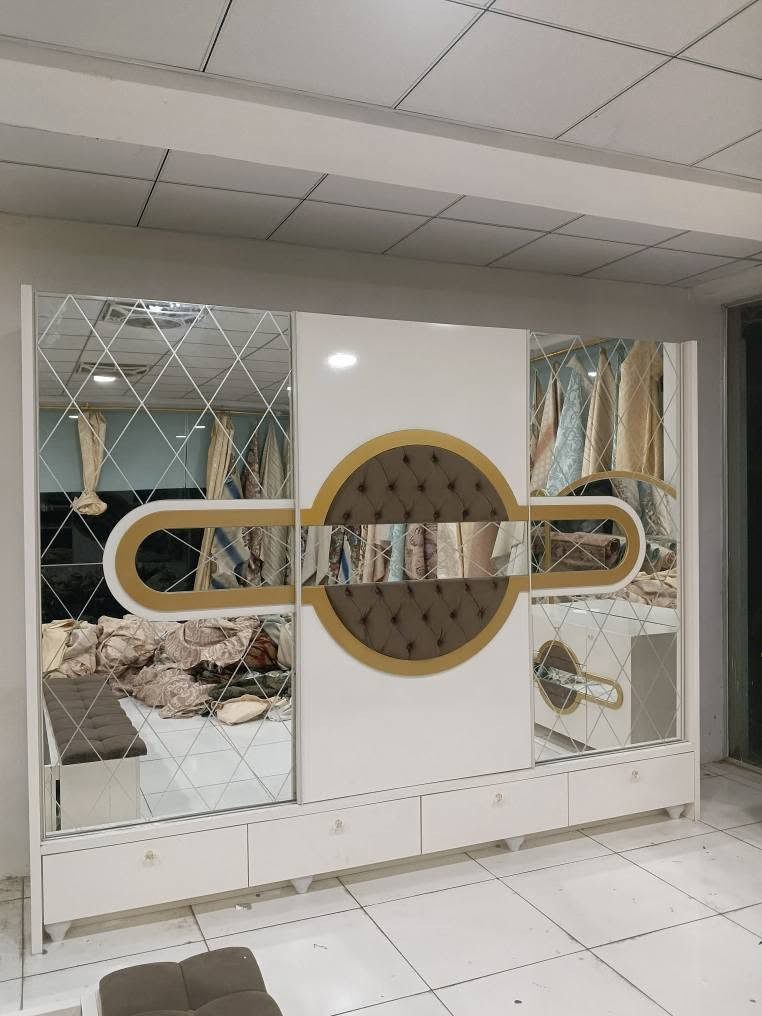 غرف النوم تركي  7قطع مستعمل كلش نضيف سعر 400$العنوان دهوك زركا   اتفسار بل رقم  ***********📞 دهوك, العراق
