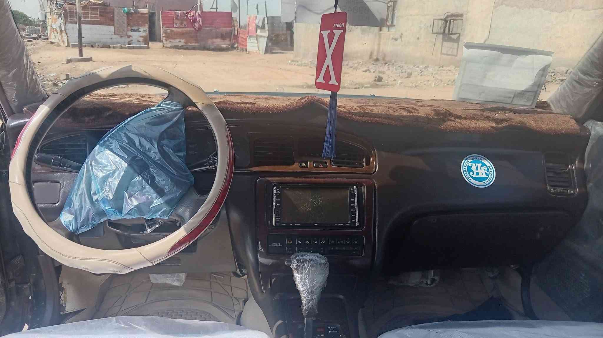 سياره بطه مديل 93 رقم نكليزي مكفوله كفاله عامه بس صبغ بيها مكينه وكير وحدديه جدد تخم تاير سياره جهزها عنواني البصره 50وبيها مجال حك لجيه رقم تلفوني ***********
