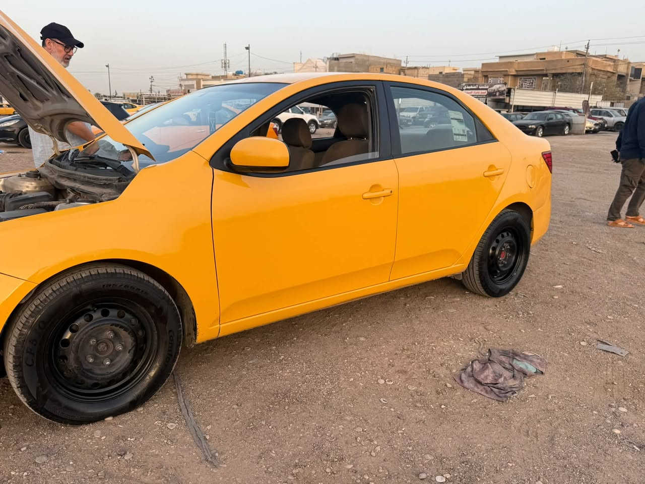 السلام عليكم 
سيراتو 
موديل 13
محرك 1600
رقم بغداد بأسمي 
سنويه جديد 
مبدل مخرك رمبه جديد 
تبريد ثلج 
عارضها  82 وبيها مجال للشراي 
مكاني بغداد الدوره 
رقمي ***********
