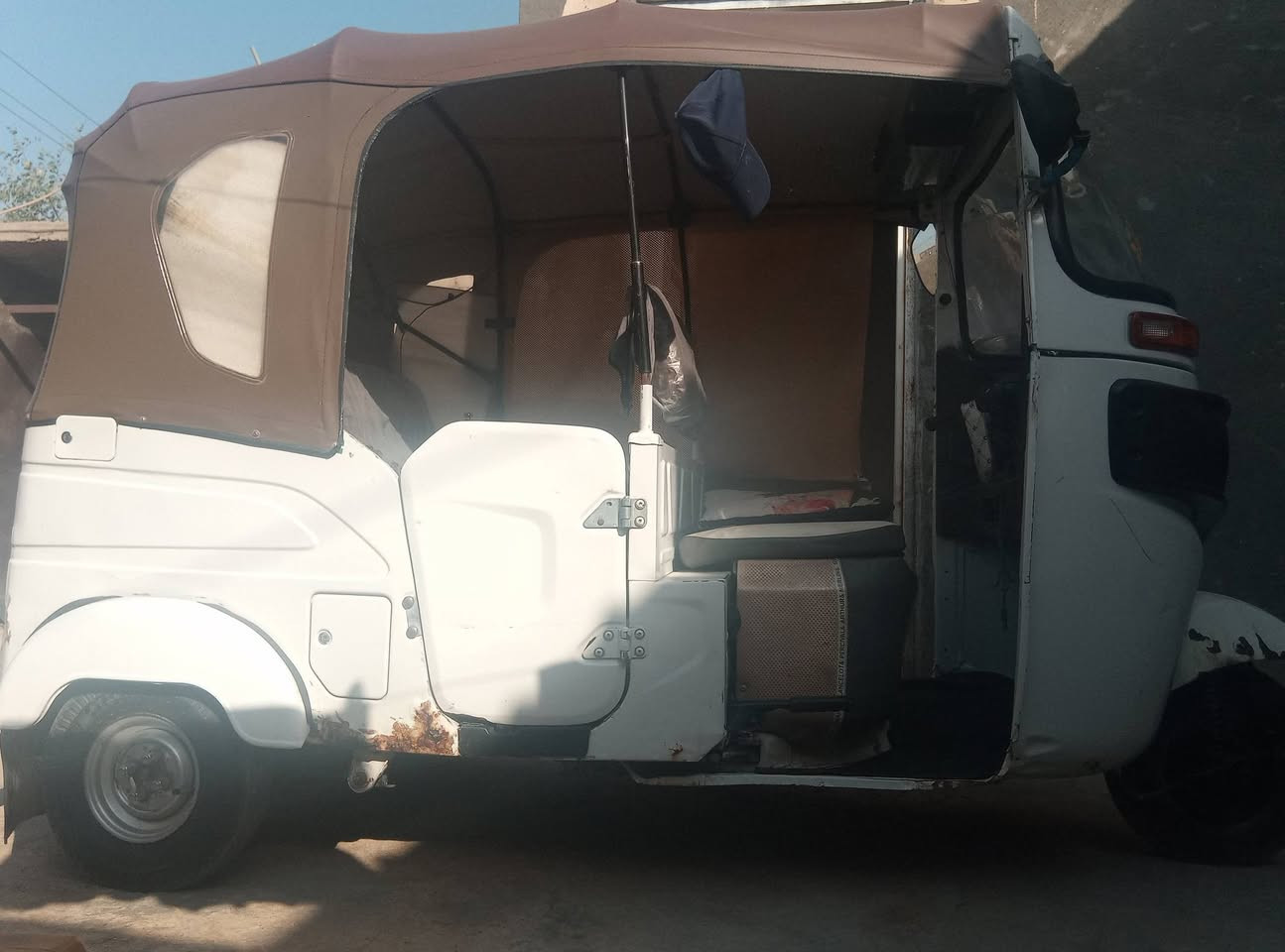 بجاج لون ابيض موديل 21 من داشمه بارده تنته ومسجل ودمام بيها تخم تاير ما عايزه اي شيء فقط فقط بس القياسات الربع الجوه ما عايزه اي شيء ولا برغي بابل القاسم حي العسكري مدرسه جبل عامل *********** اوراق السحب بدون مكاتبه

